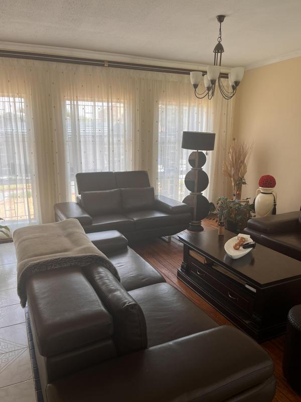 3 Bedroom Property for Sale in Riviera Park North West